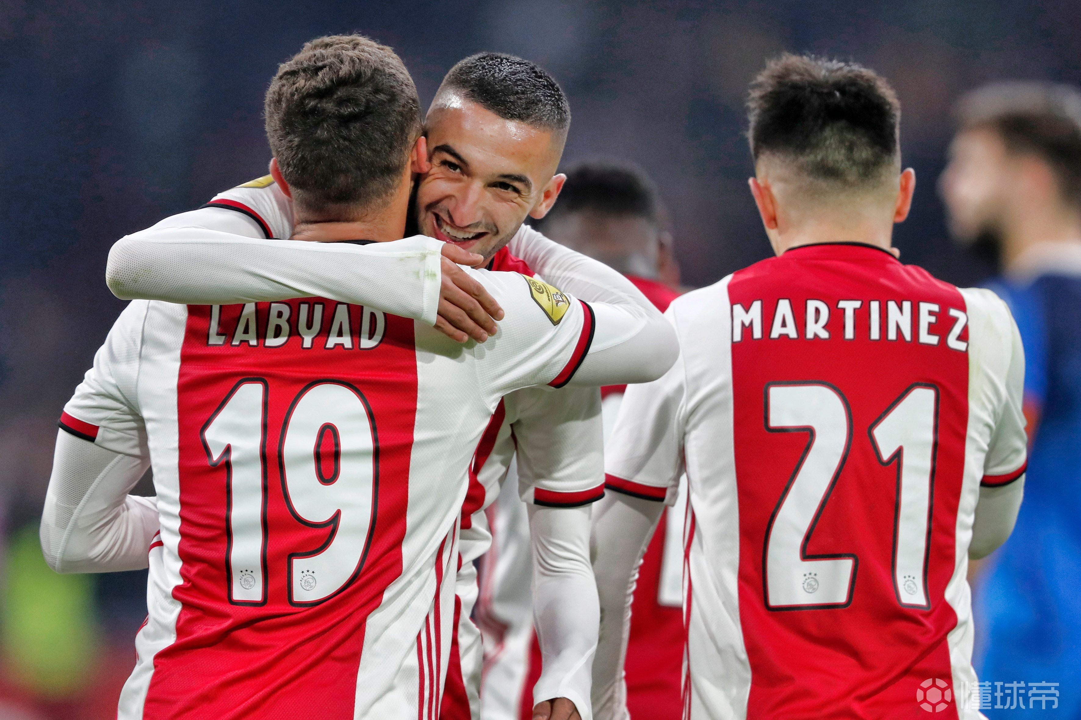 包含荷甲倒计时；新疆广汇赛后止住颓势；细节引发关注；球迷炸锅；高层口径保持一致的词条