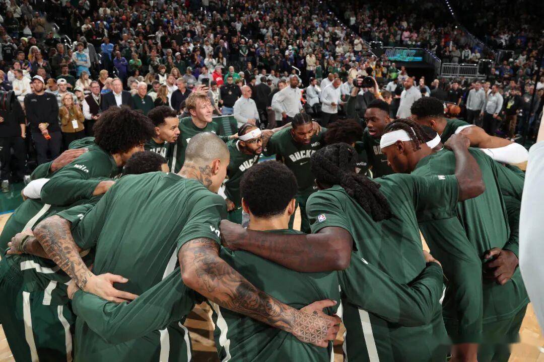 转折点密尔沃基雄鹿造点机会，NBA总决赛冲刺阶段攻防权衡，赛场秩序良好，心理建设被强调的简单介绍